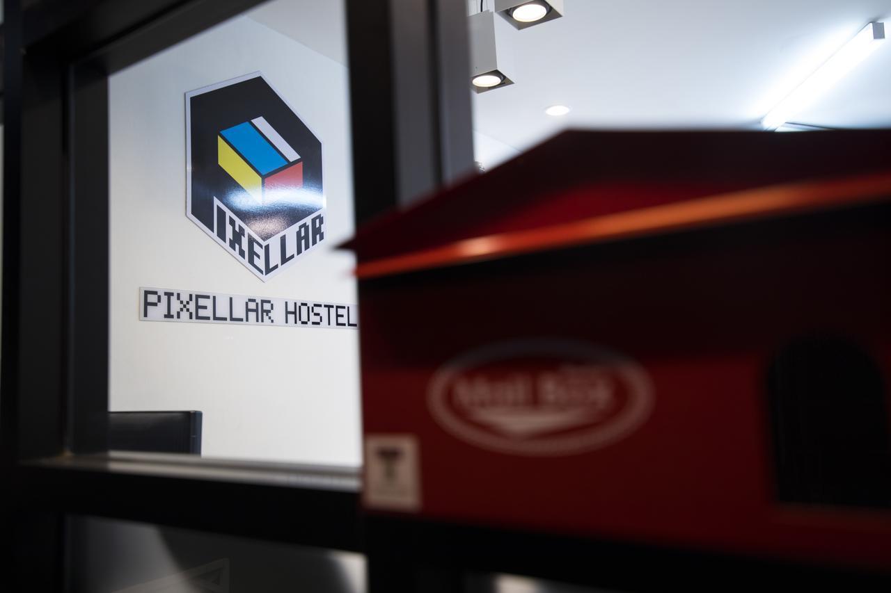 Pixellar Hostel Bangkok Bagian luar foto