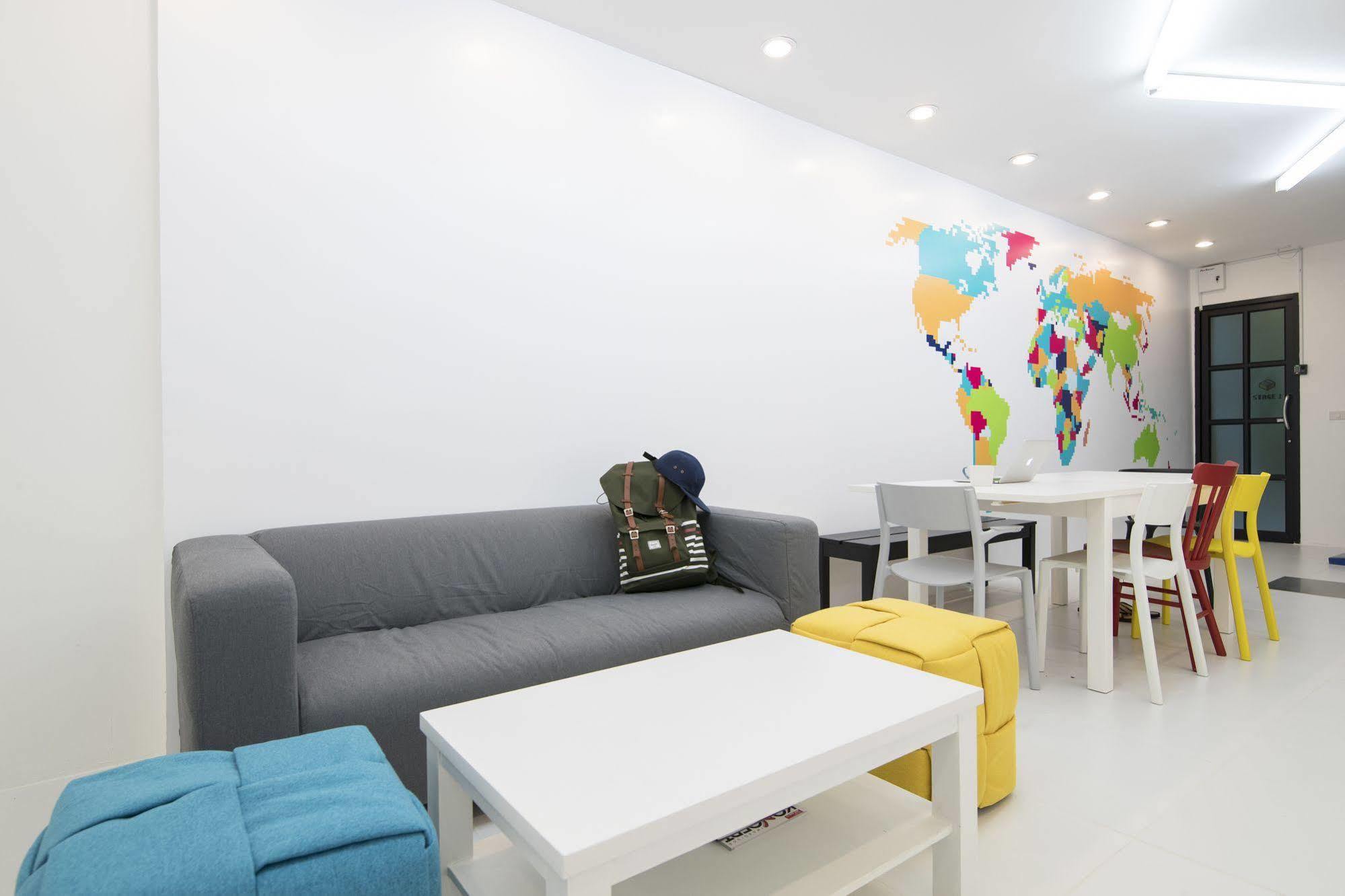 Pixellar Hostel Bangkok Bagian luar foto