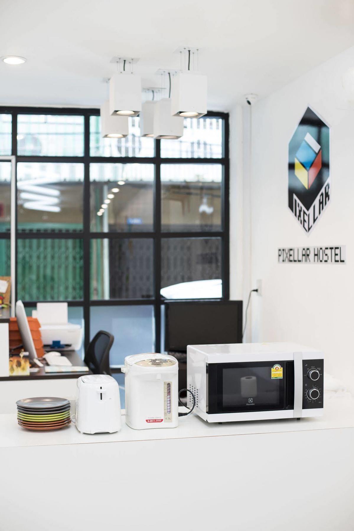 Pixellar Hostel Bangkok Bagian luar foto