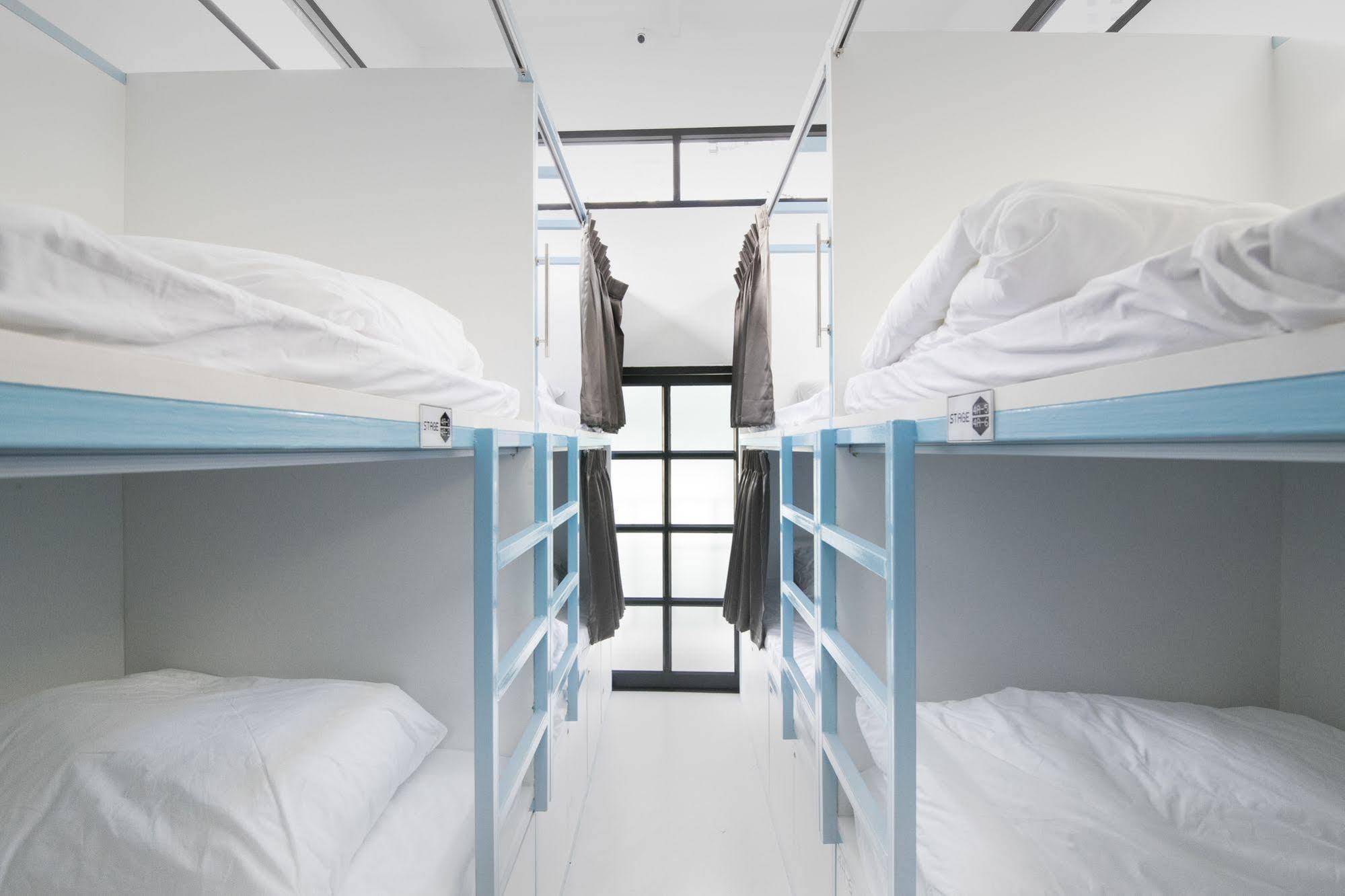 Pixellar Hostel Bangkok Bagian luar foto