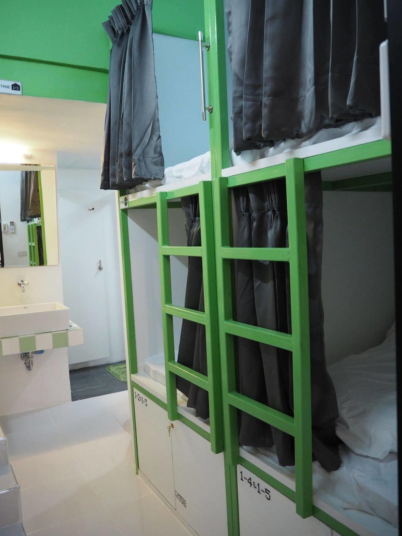Pixellar Hostel Bangkok Bagian luar foto