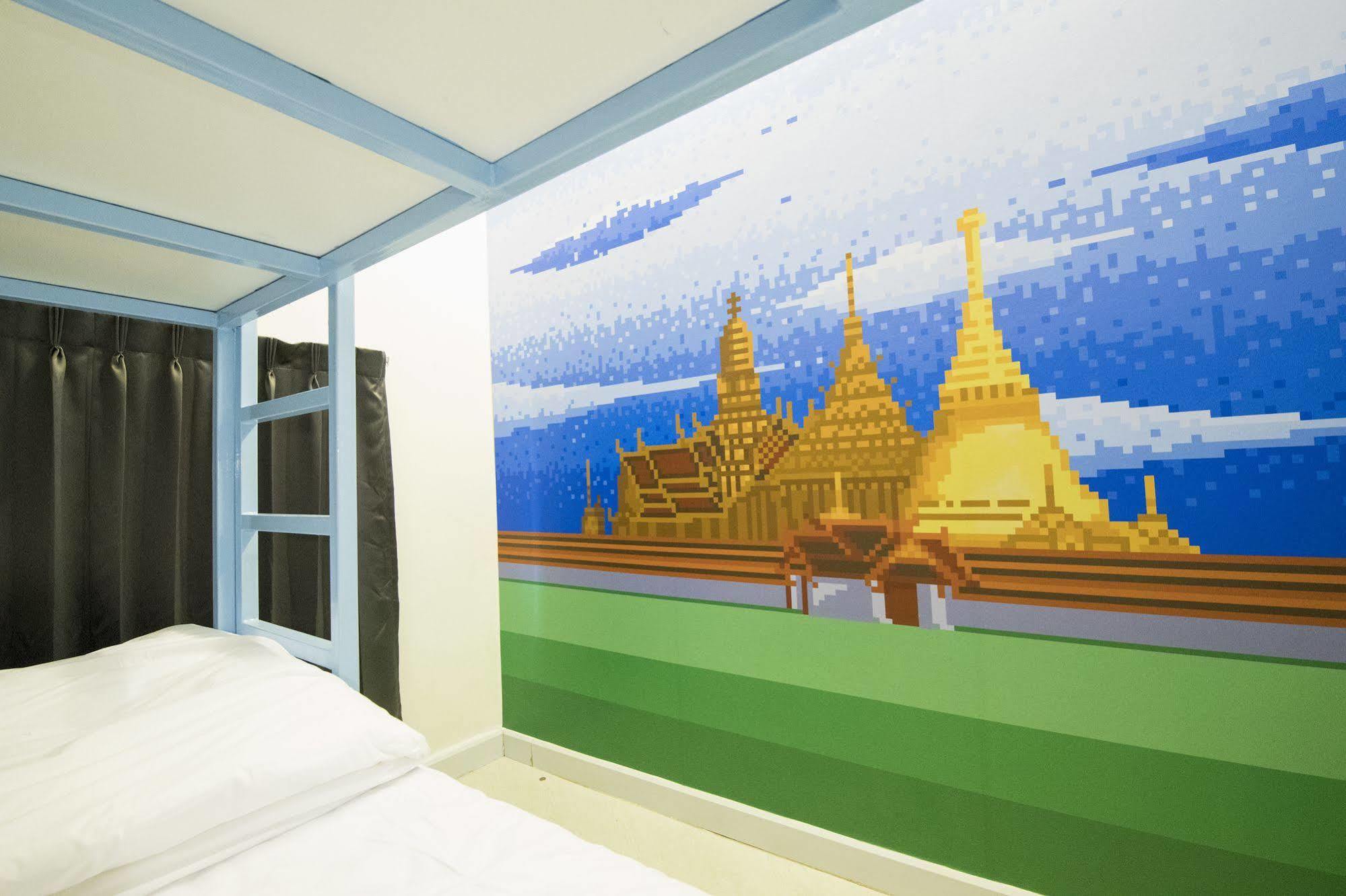 Pixellar Hostel Bangkok Bagian luar foto