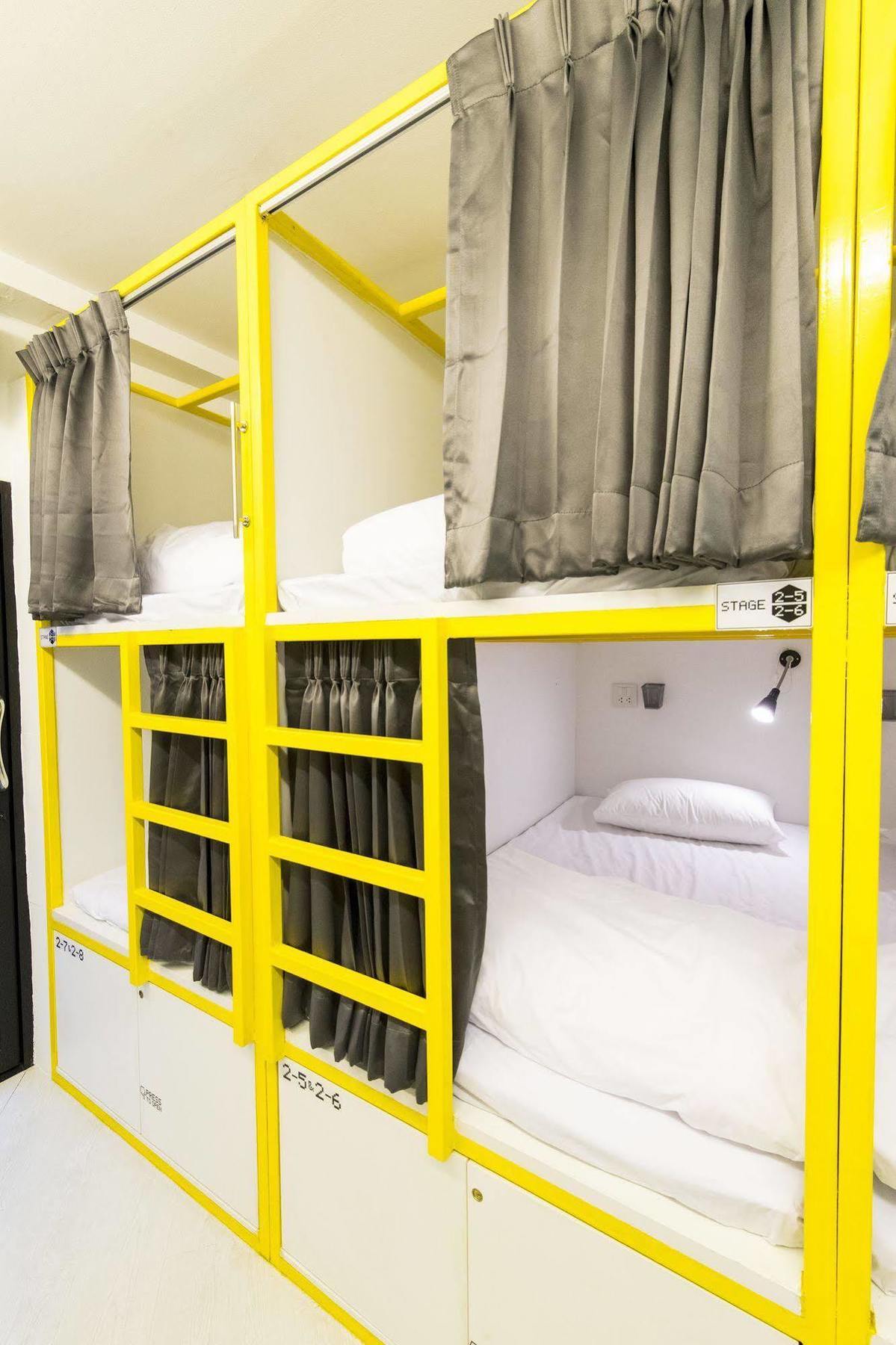 Pixellar Hostel Bangkok Bagian luar foto
