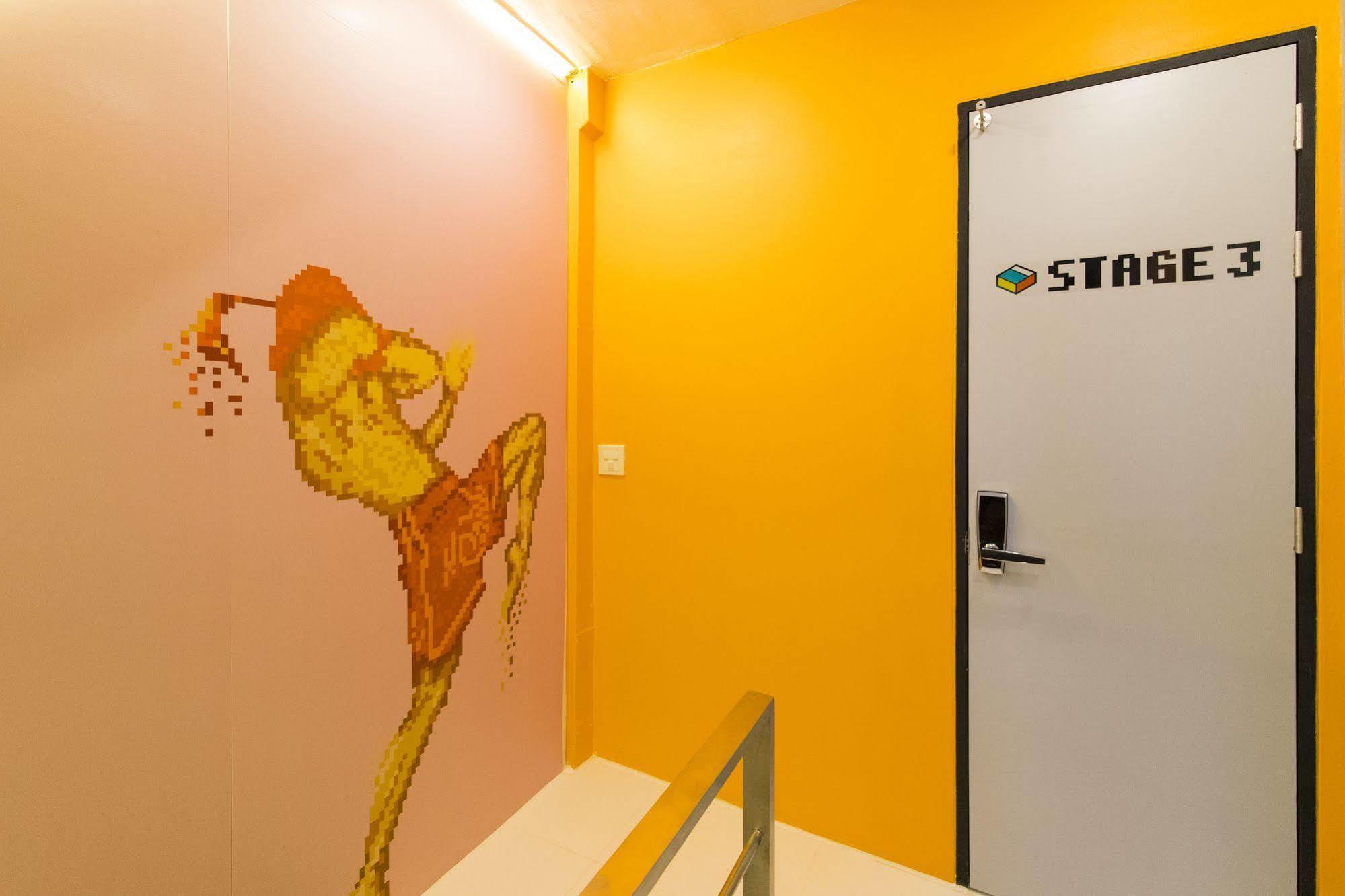 Pixellar Hostel Bangkok Bagian luar foto