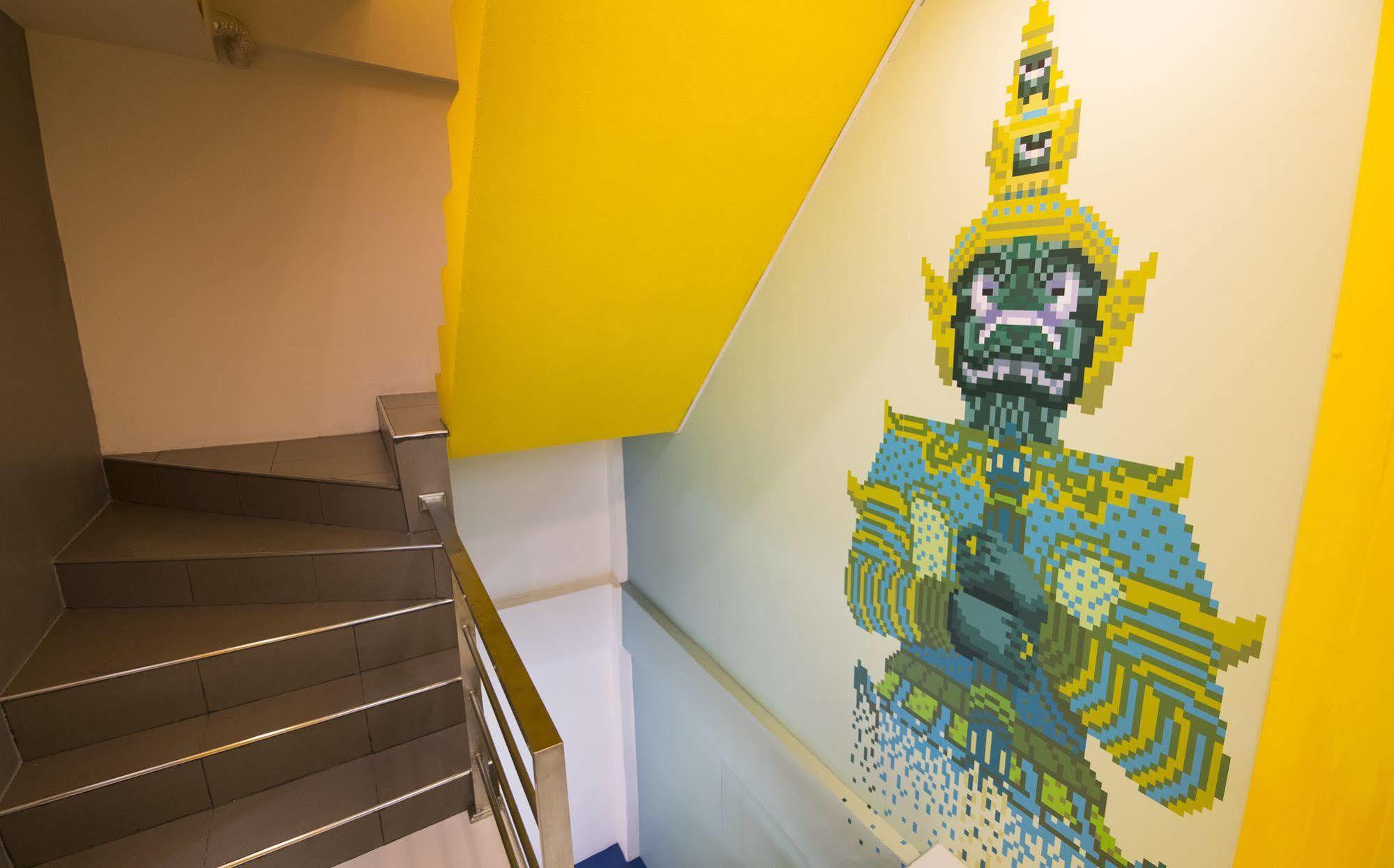 Pixellar Hostel Bangkok Bagian luar foto